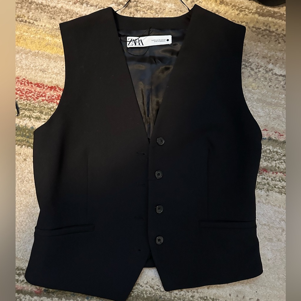 Black vast from Zara like new